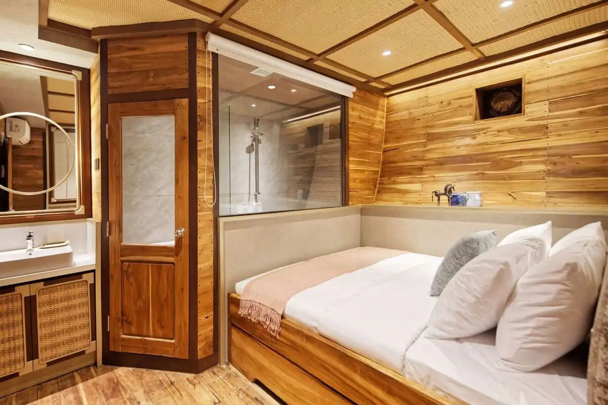 Master Suite above, Junior Suite below.