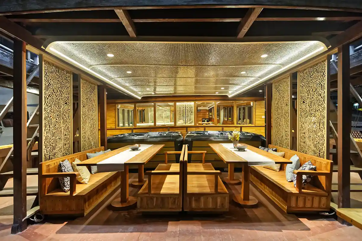 The alfresco lounge between anchorages.