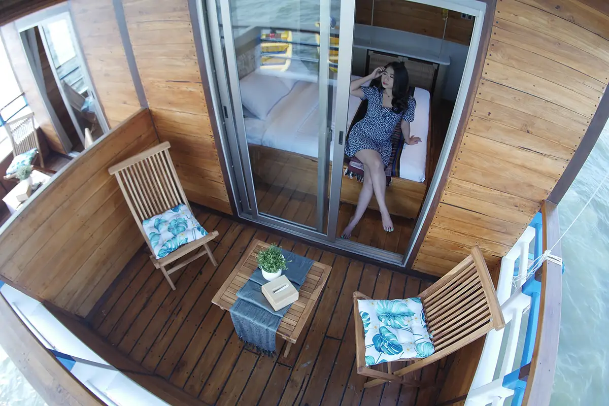 Private balcony, upper deck