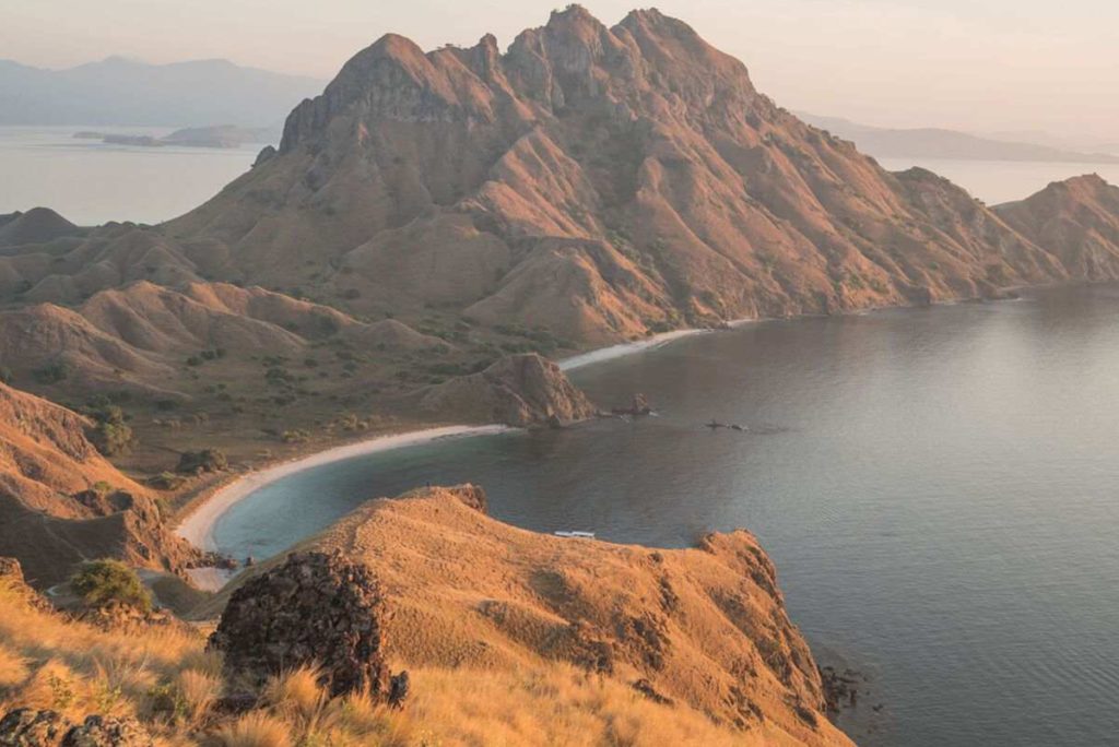 Best Time to Visit Labuan Bajo in 2027: Dry Season (April–October) for Calmer Seas and Clearer