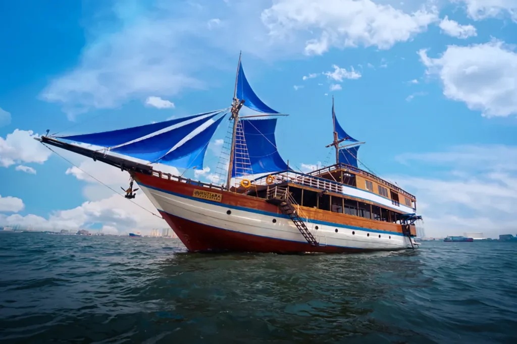 How Do You Pay for a Komodo Charter? Deposits, Transfers and Bank Charges