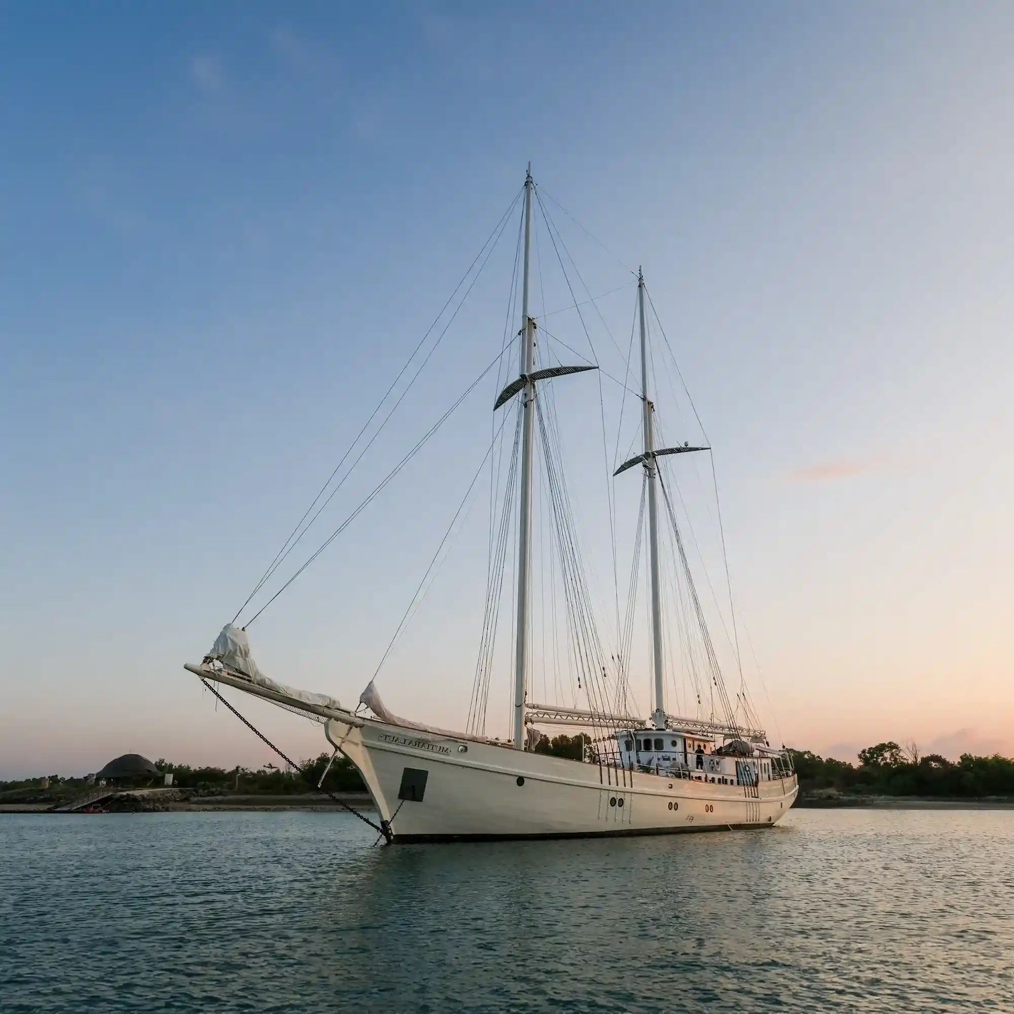 Labuan Bajo vs. Bali for Komodo Trips in 2027: Which Hub Offers Better Ferry Access and Lower Costs?