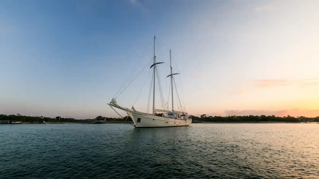 Ultra-Luxury Private Phinisi Picks 2026: Mutiara, Malca and the Flagship Komodo Signature Compared