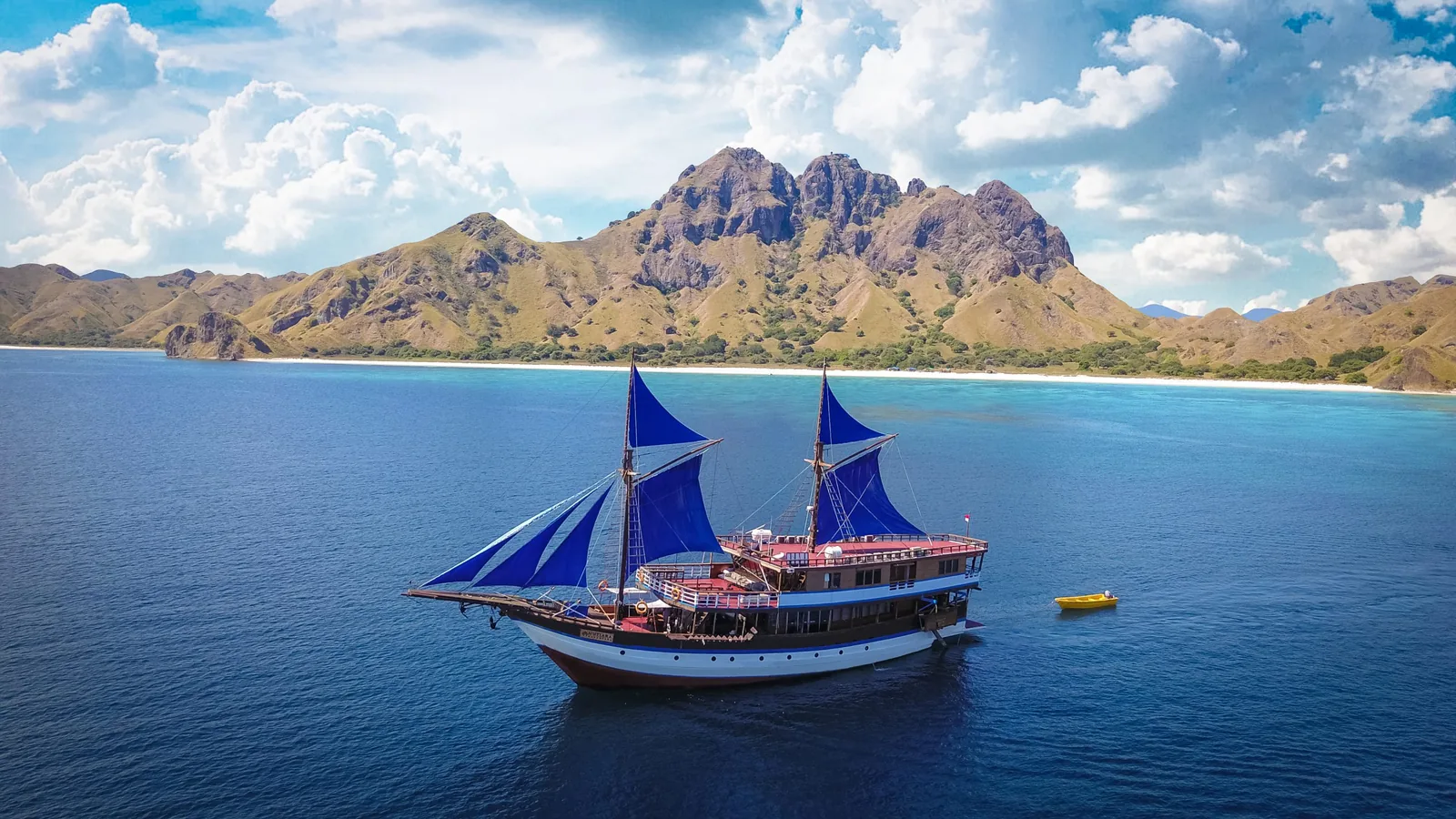 Best Time to Visit Labuan Bajo in 2027: Dry Season (April–October) for Calmer Seas and Clearer Skies