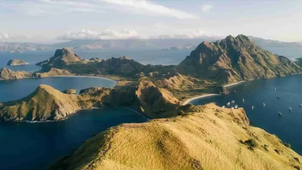 Day 1–3 Itinerary: Exploring Padar Island, Pink Beach, and Manta Point in 2027 from Labuan Bajo