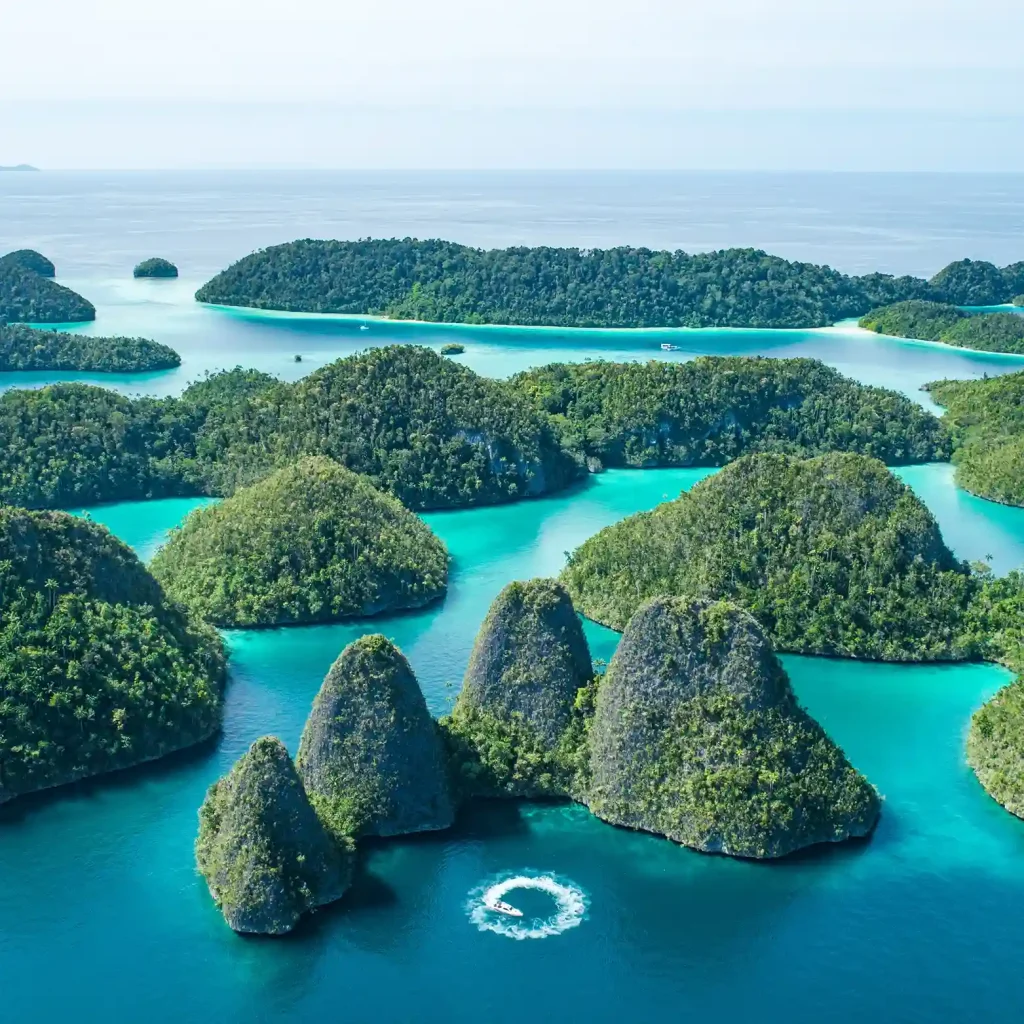 Luxury Phinisi Charter Trends for Late 2027 in Raja Ampat